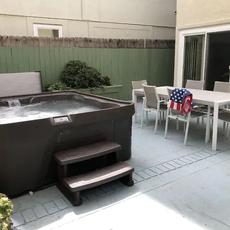 The Americana 4 Bedroom With Spa And Bikes, Seps To The Beach